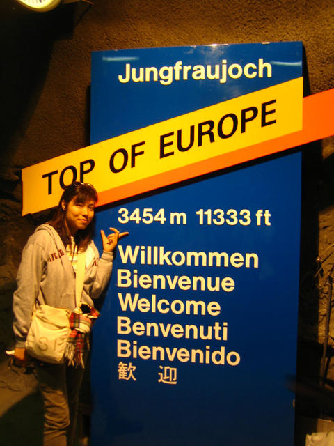 YEAH~ 到山頂la~ top of europe! 